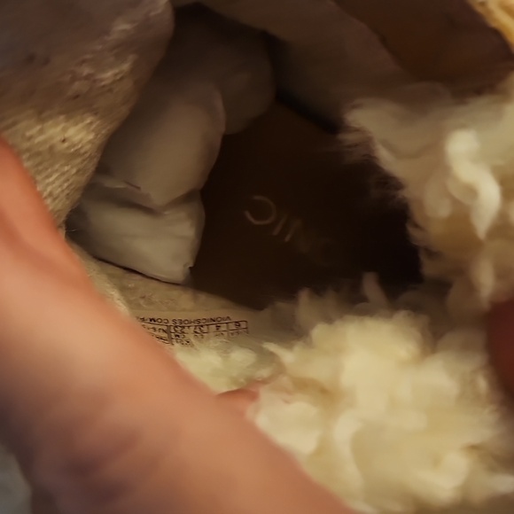 Vionic boots - Picture 4 of 10